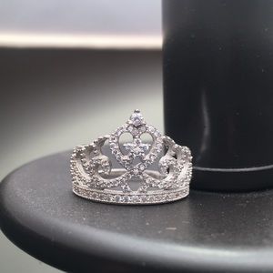 Contessa di Capri , Beautiful tiara ring 💍